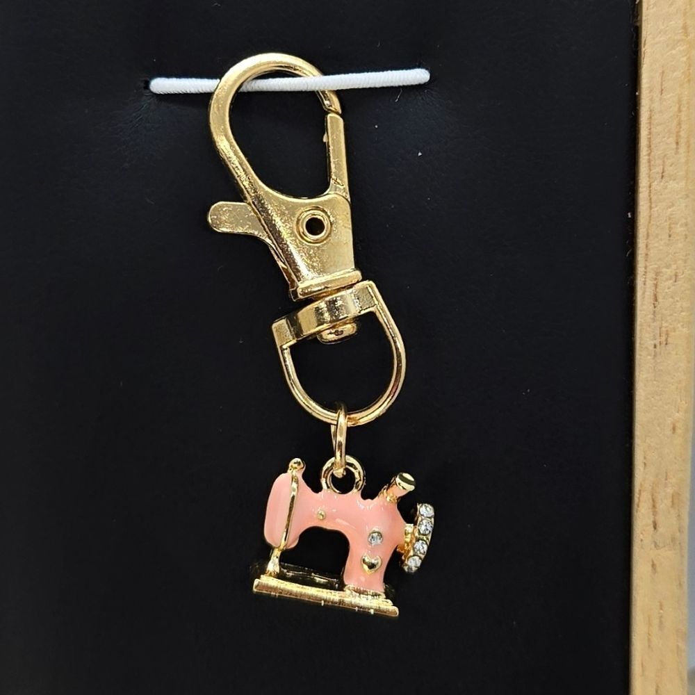 Sewing Machine Keychainโ| Gold Tone Pink Enamel & Rhinestone Clip NWT Retro Chic